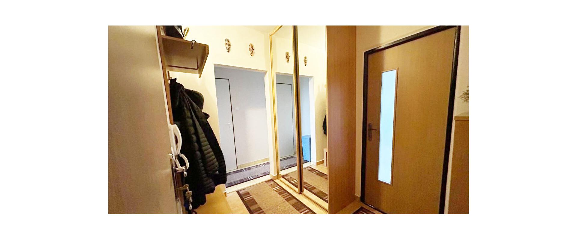 PREDAJ: Nadštandardne veľký 1-izbový byt s loggiou a KLÍMOU – ul. Saleziánov