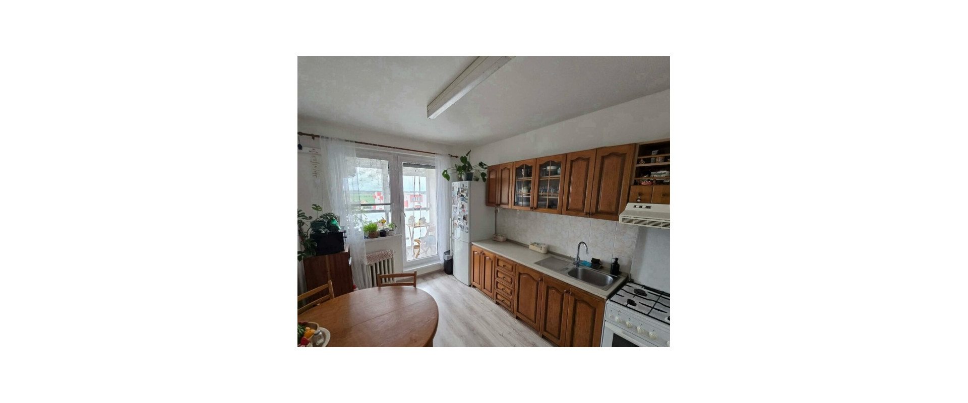 Prenájom 2-izbového bytu s balkónom – Vráble sídlisko Žitava