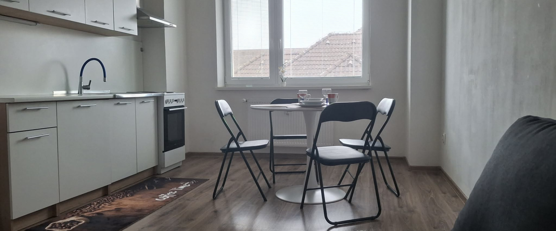 R E Z E R V O V A N É !!!   Zariadený, zrekonštruovaný 2-izbový byt s parkovacím miesto