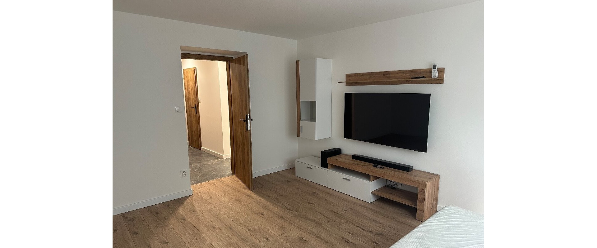 Ponúkam na prenájom kompletne rekonštruovaný byt v Komarne