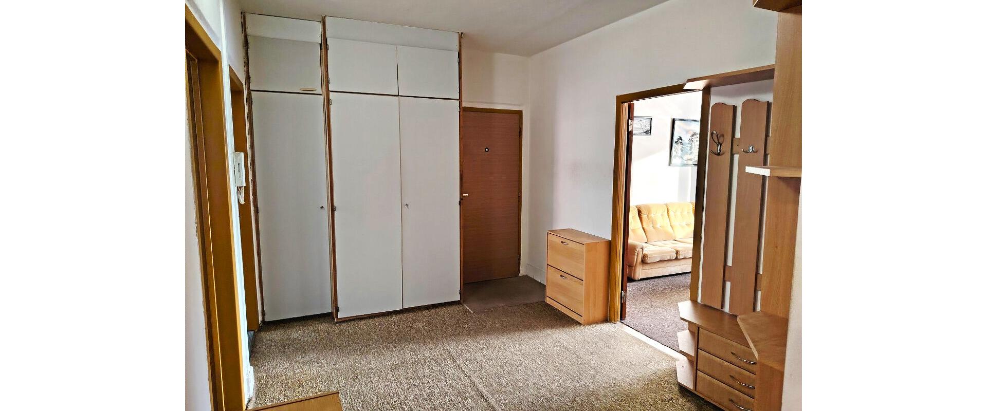 Na predaj veľký 4-izbový byt s veľkým potenciálom Handlová