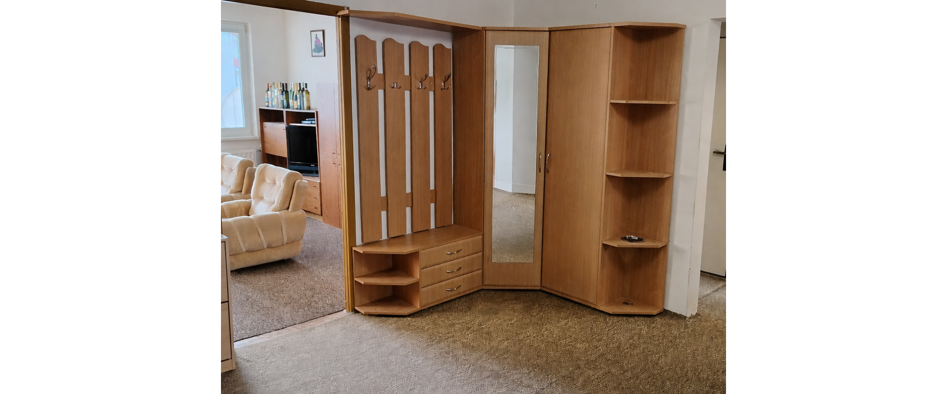 Na predaj veľký 4-izbový byt s veľkým potenciálom Handlová