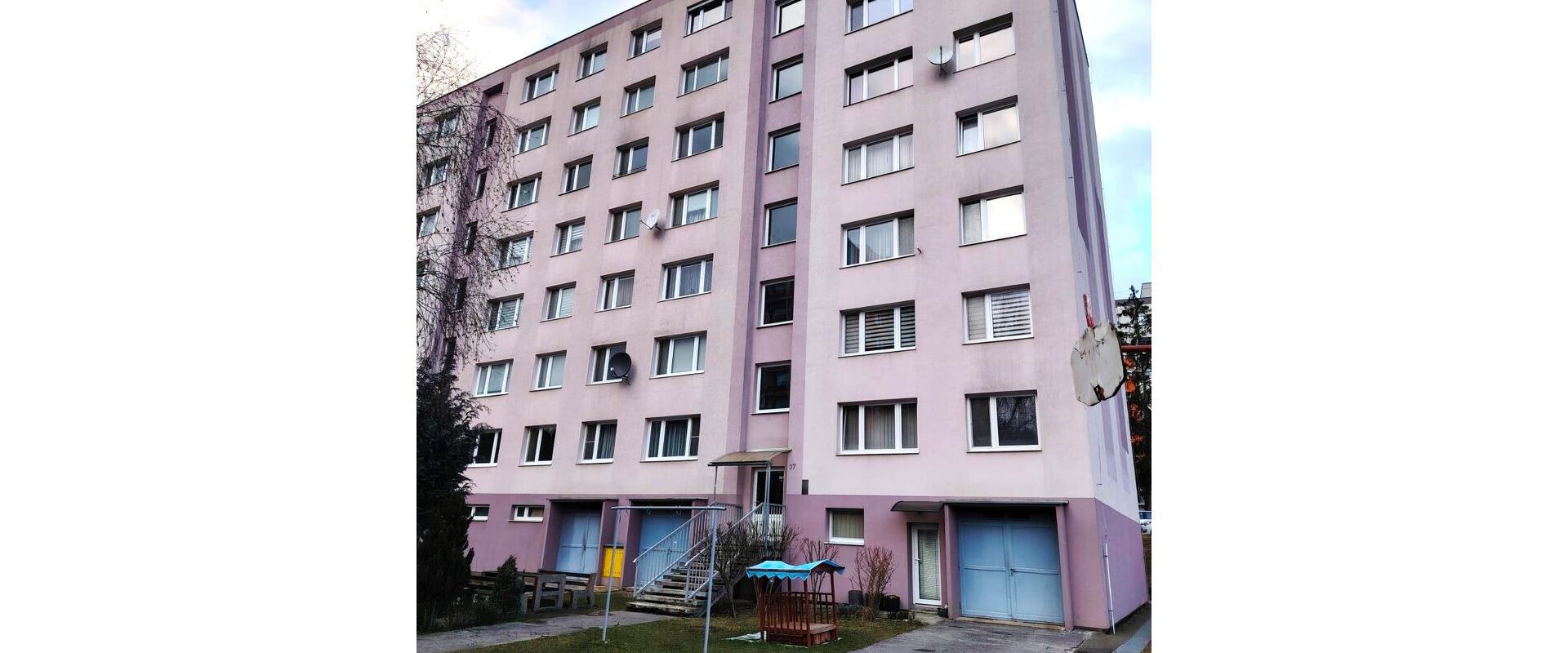 Na predaj veľký 4-izbový byt s veľkým potenciálom Handlová