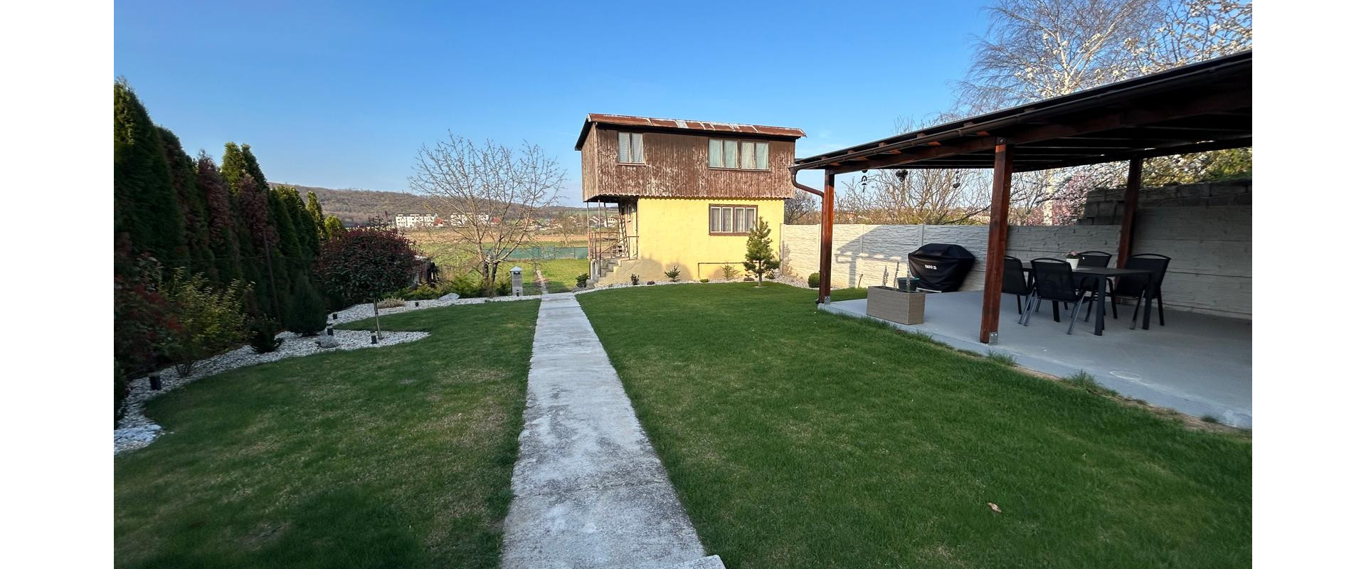 Rodinný dom s veľkým pozemkom 10min od Serede