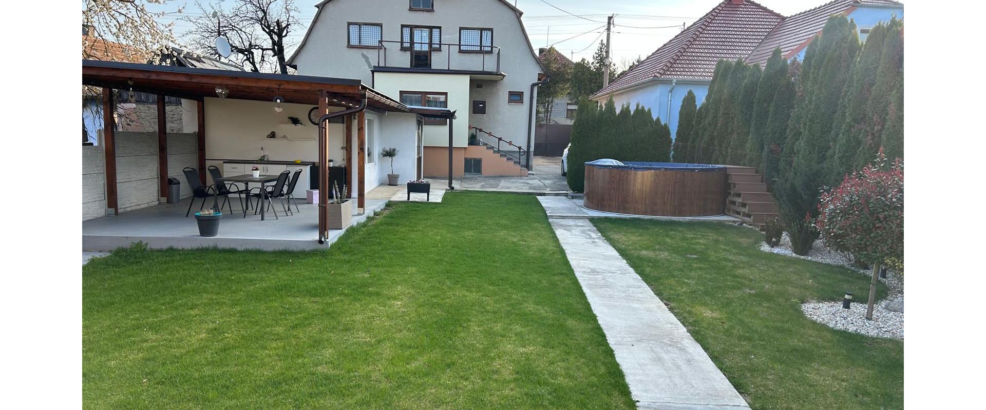 Rodinný dom s veľkým pozemkom 10min od Serede