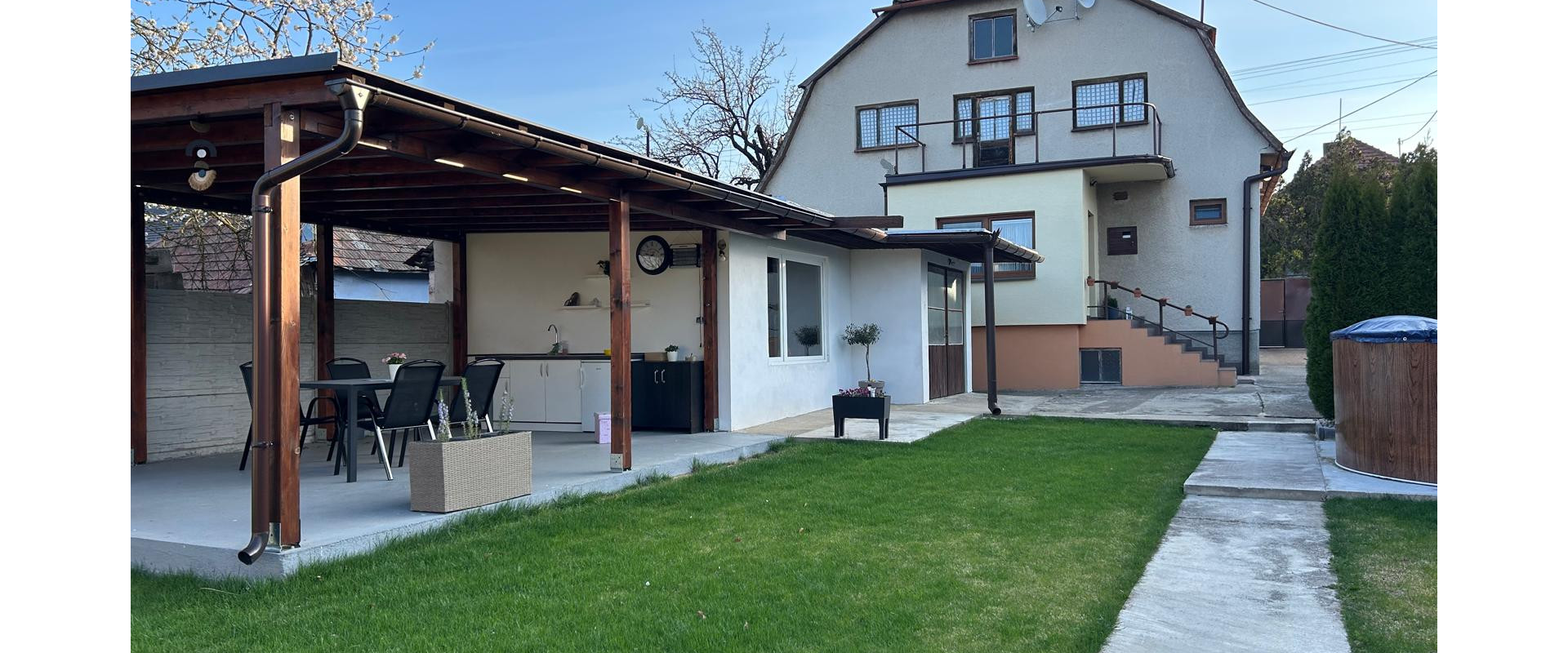 Rodinný dom s veľkým pozemkom 10min od Serede