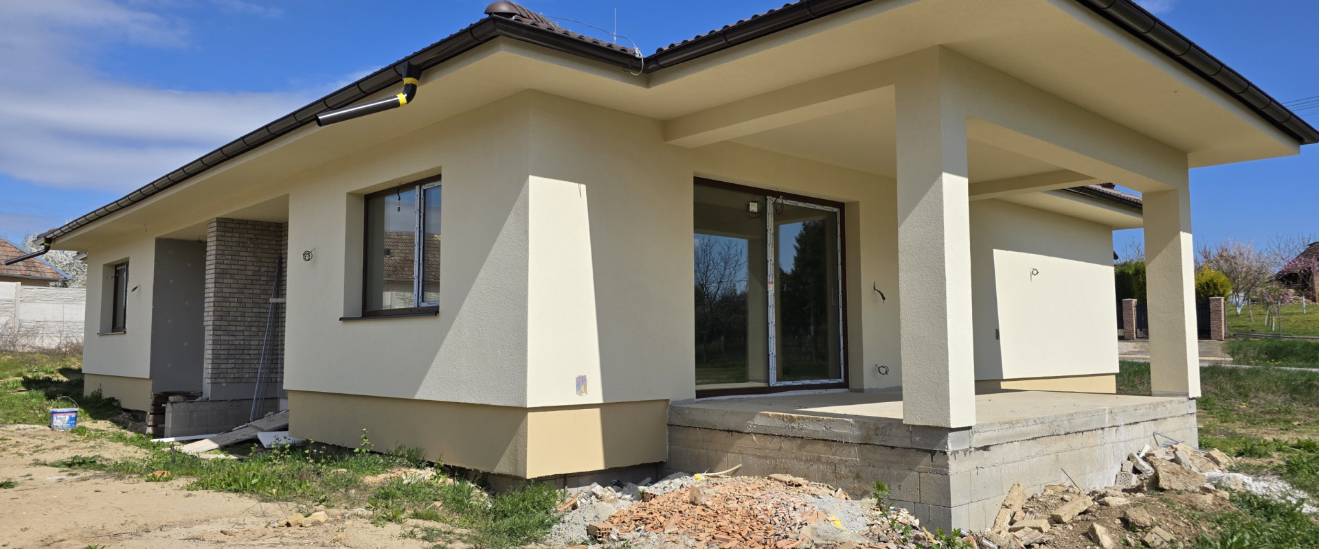 EXKLUZÍVNE: Moderná novostavba s terasou - Veľké Ludince