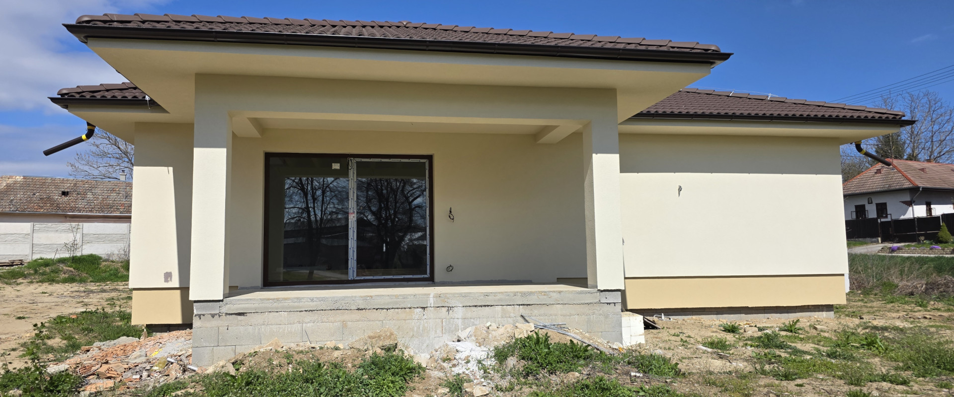 EXKLUZÍVNE: Moderná novostavba s terasou - Veľké Ludince