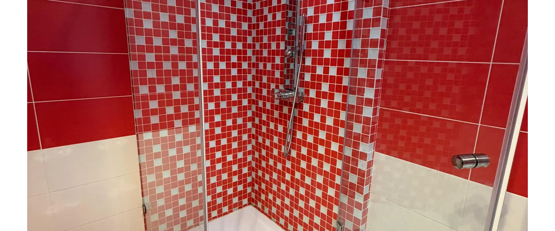 🔑 MODERNÝ 2-IZBOVÝ BYT V KOMÁRNE – IHNEĎ VOĽNÝ