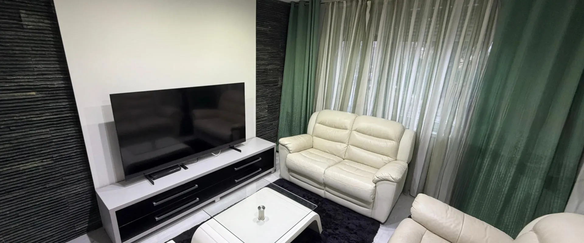 🔥 EXKLUZÍVNE NA PREDAJ: MODERNÝ 2-IZBOVÝ BYT V KOMÁRNE