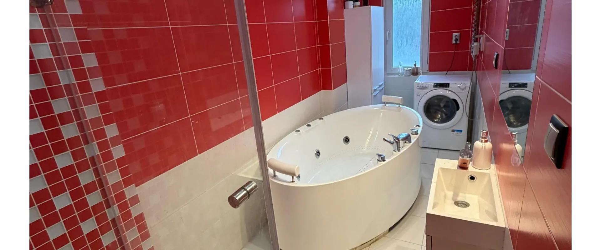 🔥 EXKLUZÍVNE NA PREDAJ: MODERNÝ 2-IZBOVÝ BYT V KOMÁRNE