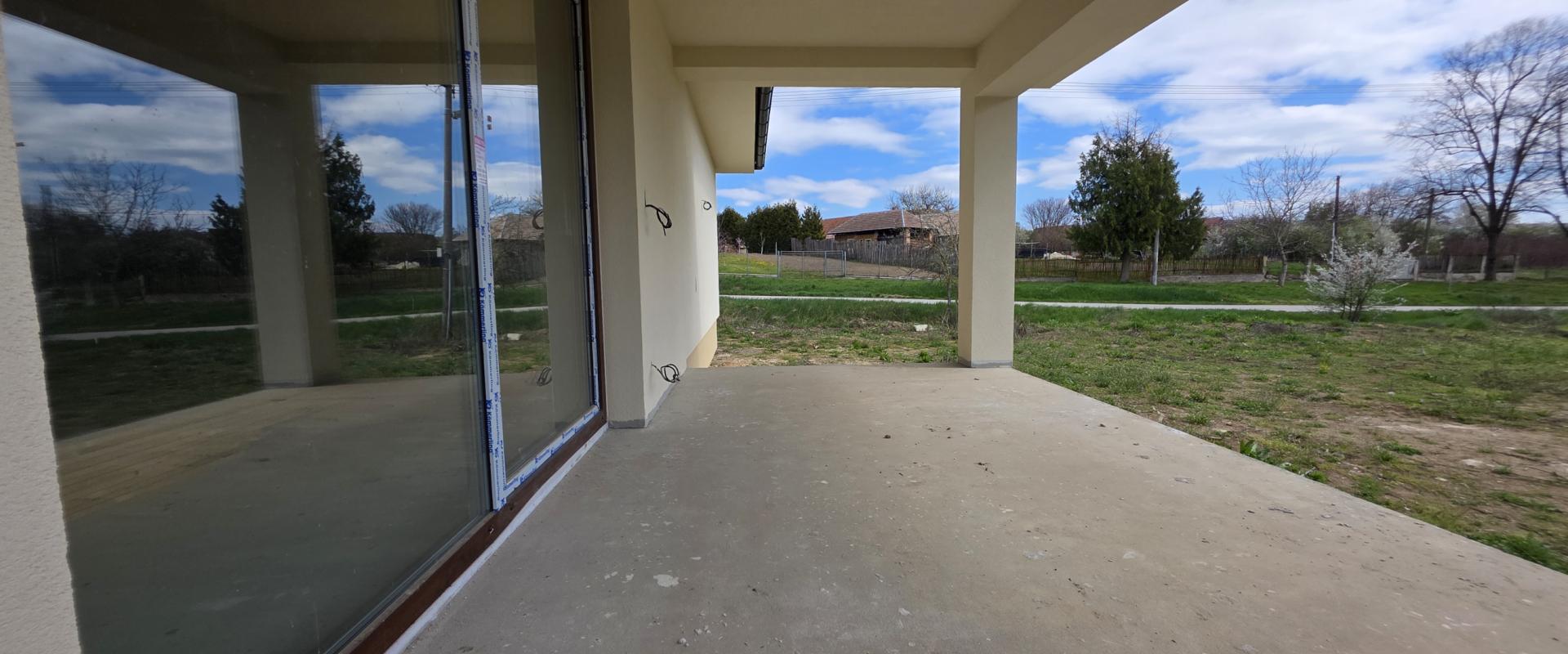 EXKLUZÍVNE: Moderná novostavba s terasou - Veľké Ludince