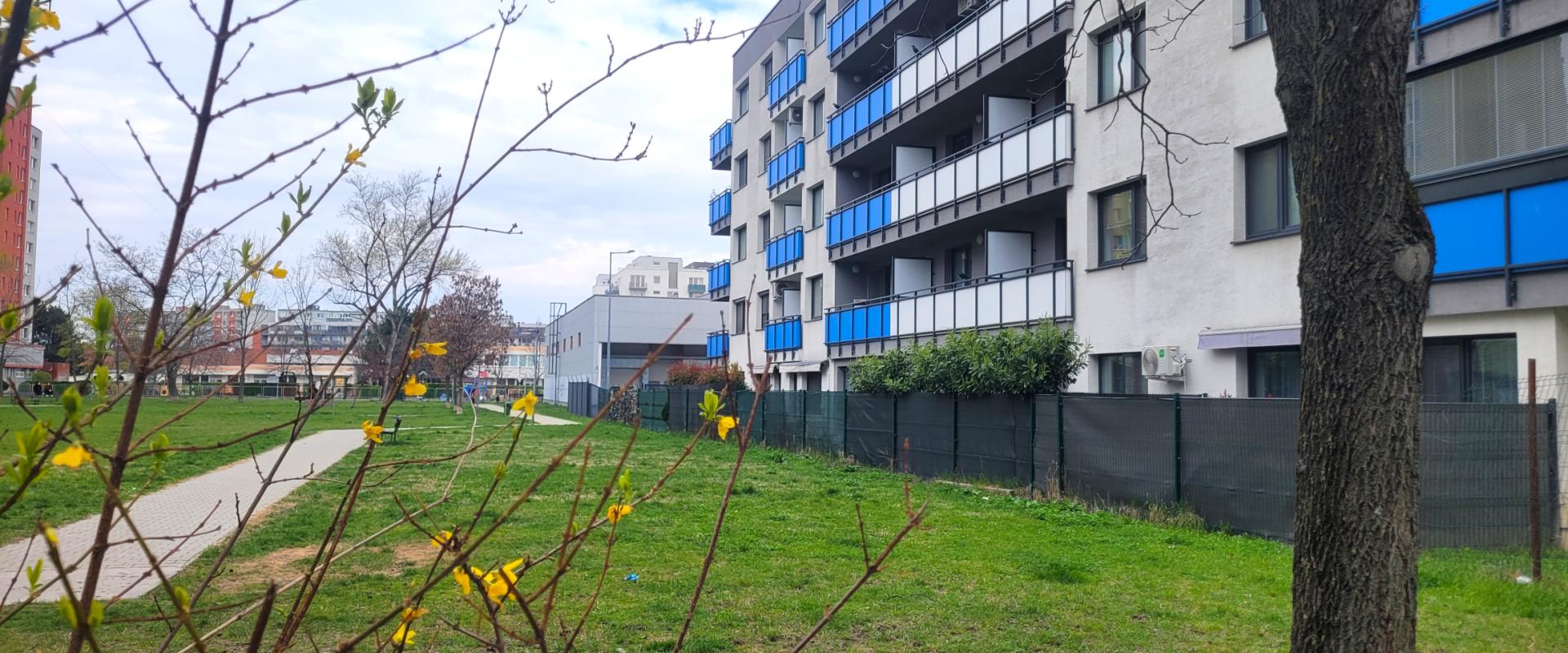 Predaj 1,5 izbového bytu s predzáhradkou na Uzbeckej