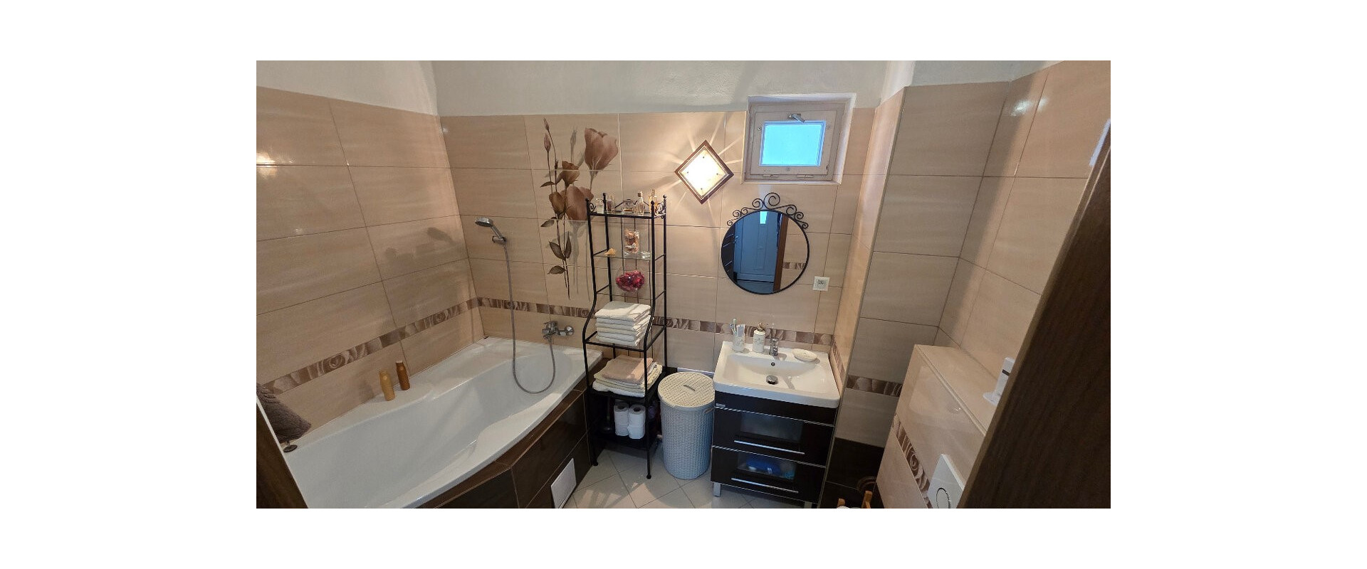 Zrekonštruovaný rodinný dom s veľkým pozemkom – Čaradice