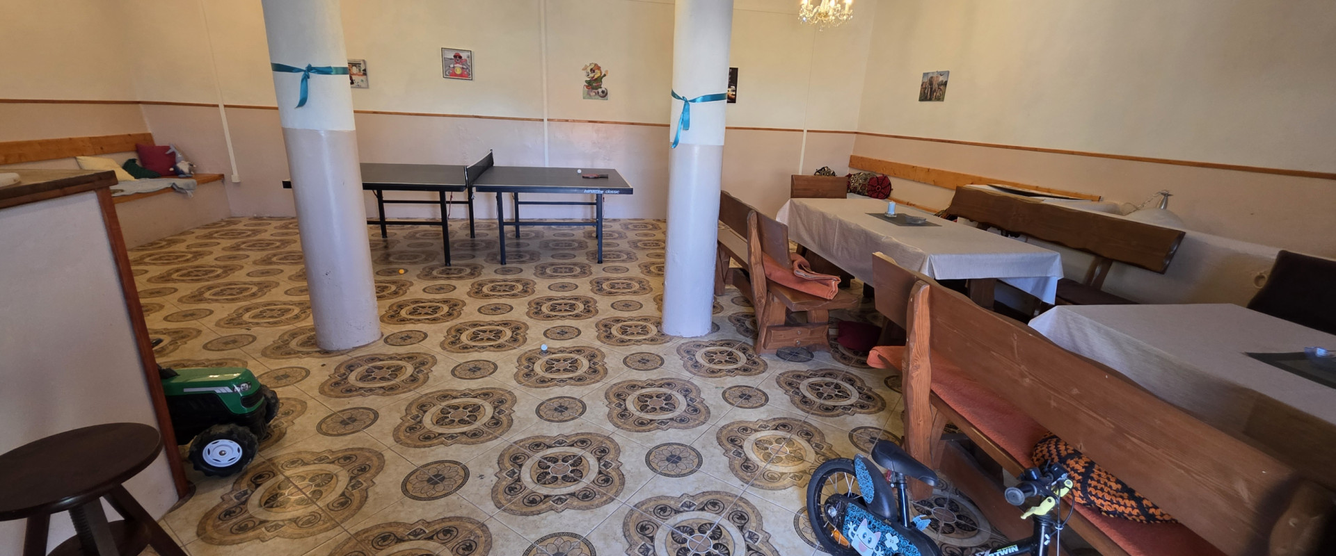 Zrekonštruovaný rodinný dom s veľkým pozemkom – Čaradice