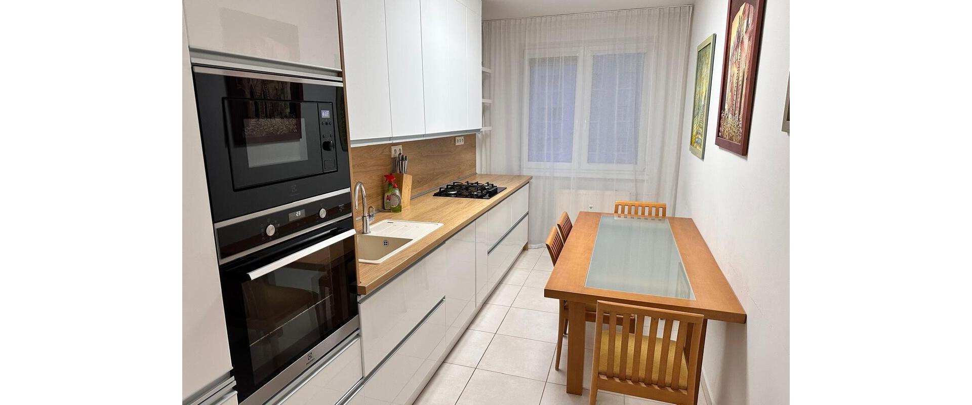 Na  prenájom  3-izbový byt s loggiou v Prešov, Sibirska