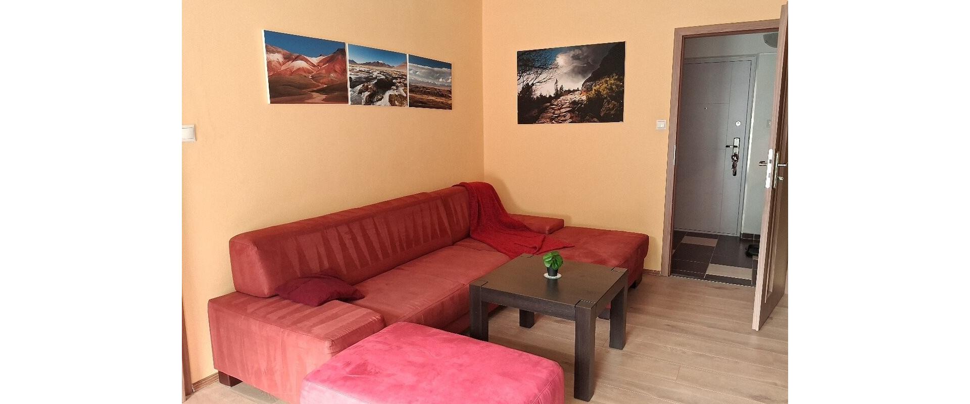 Zariadený 2-izbový byt, 2 loggie, výťah