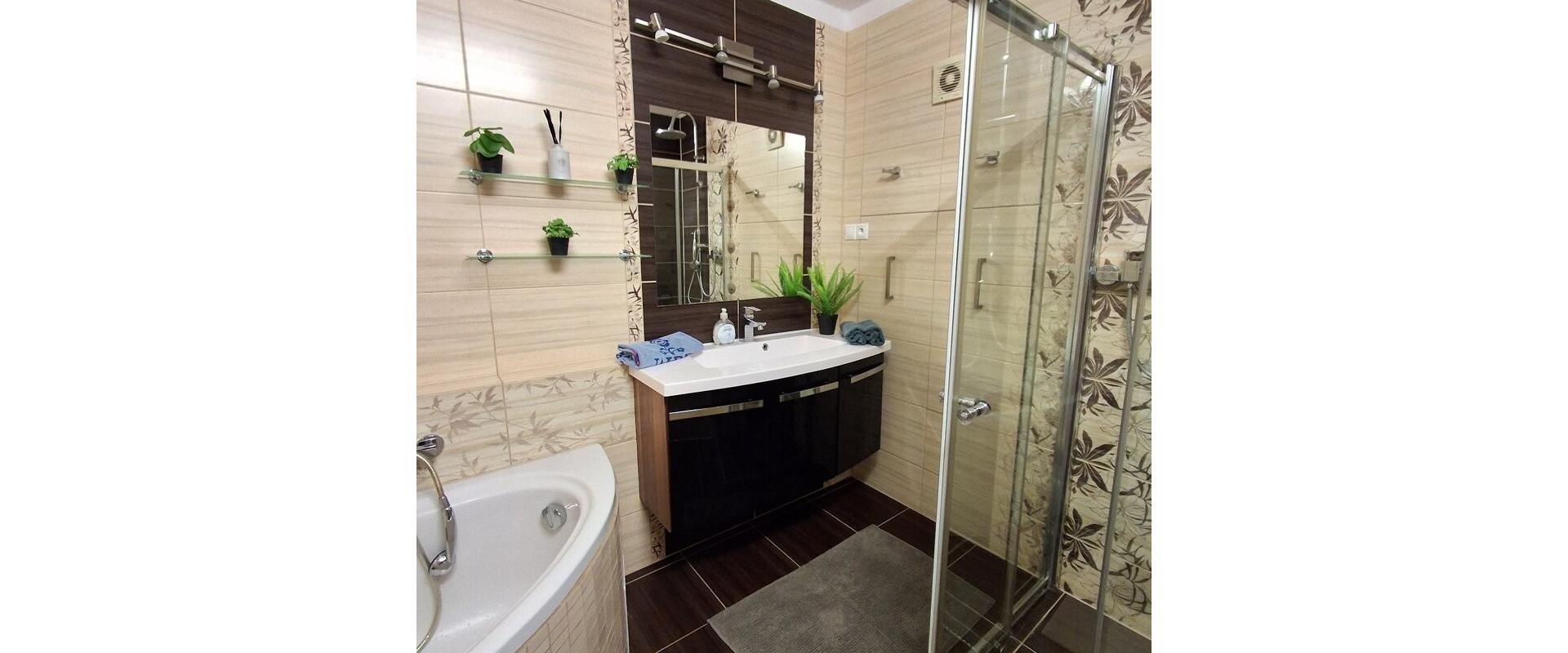 Zariadený 2-izbový byt, 2 loggie, výťah