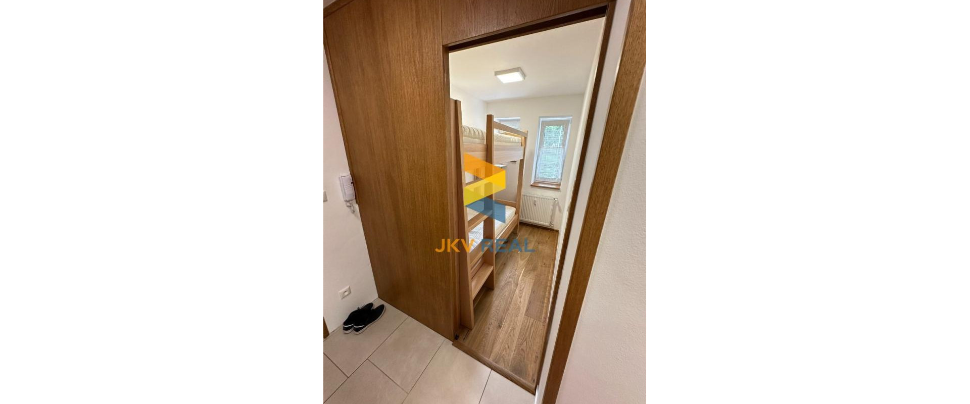 Kompletne zrekonštruovaný- 2,5 izbový byt