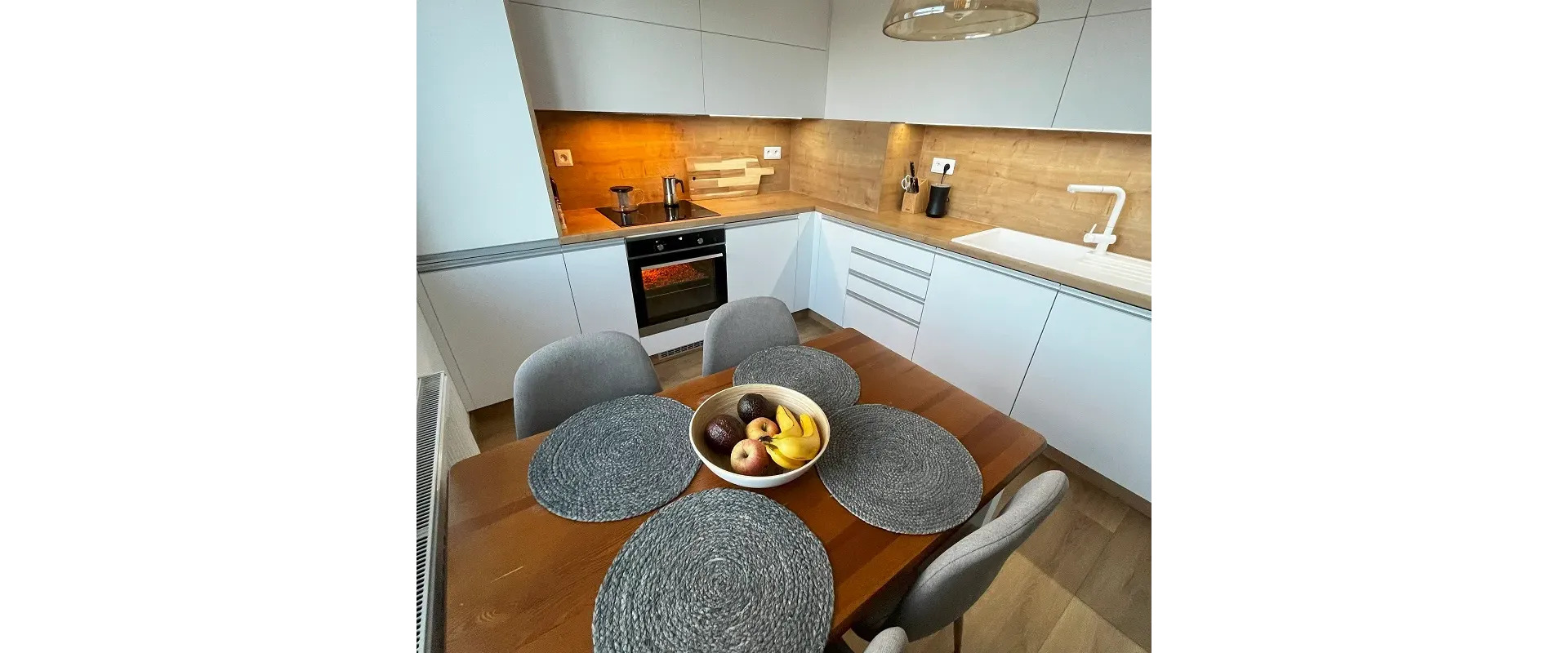 Priestranný 3-izbový byt s lodžiou a dvojgarážou – Nováky