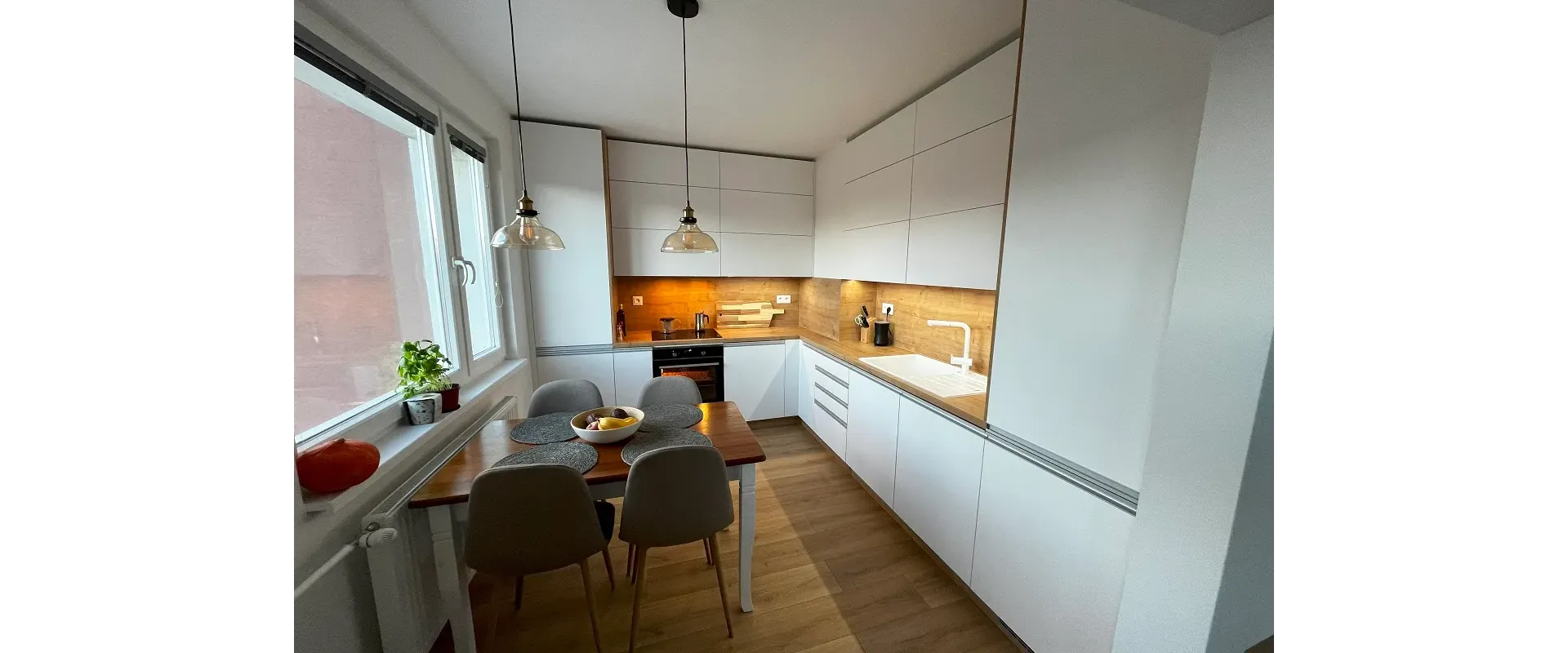 Priestranný 3-izbový byt s lodžiou a dvojgarážou – Nováky