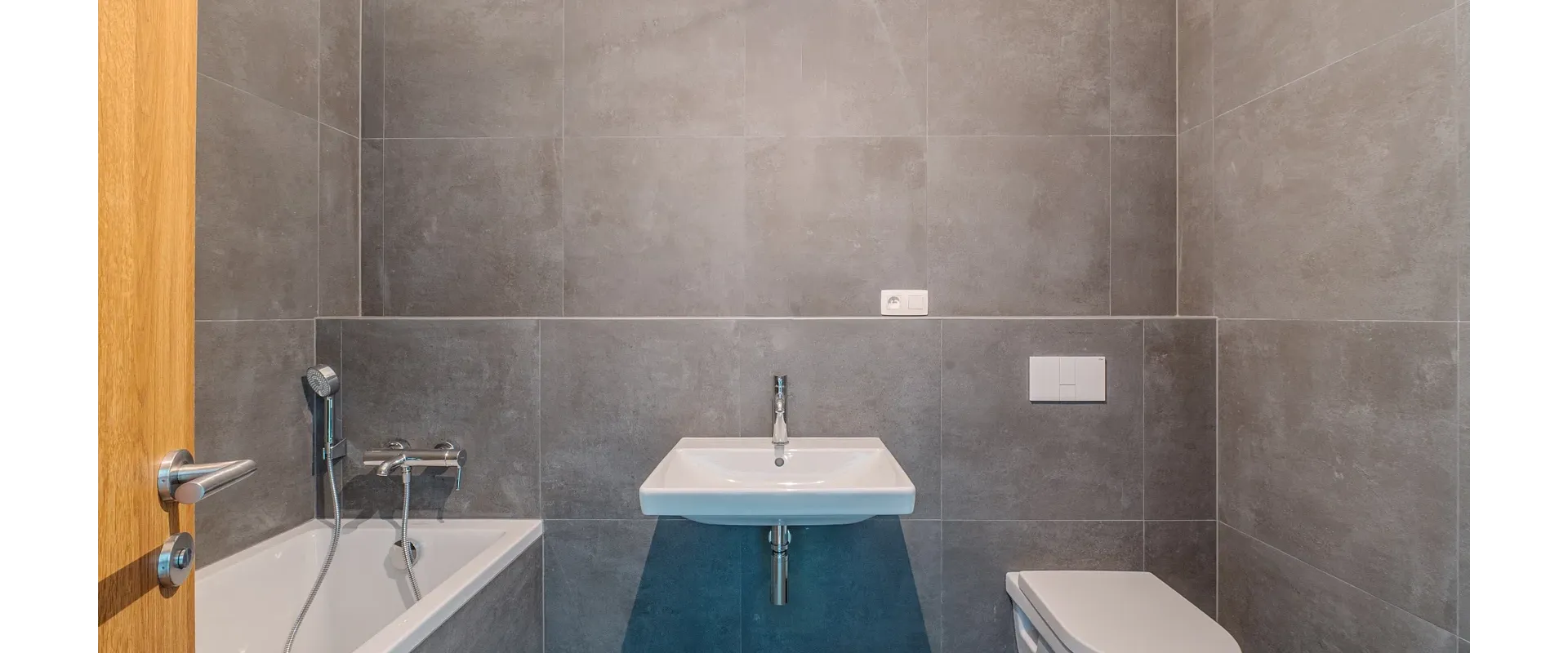 BLUE WAVE | 2-IZBOVÝ APARTMÁN S LOGGIOU 18m² | VÝHĽAD NA VÁH