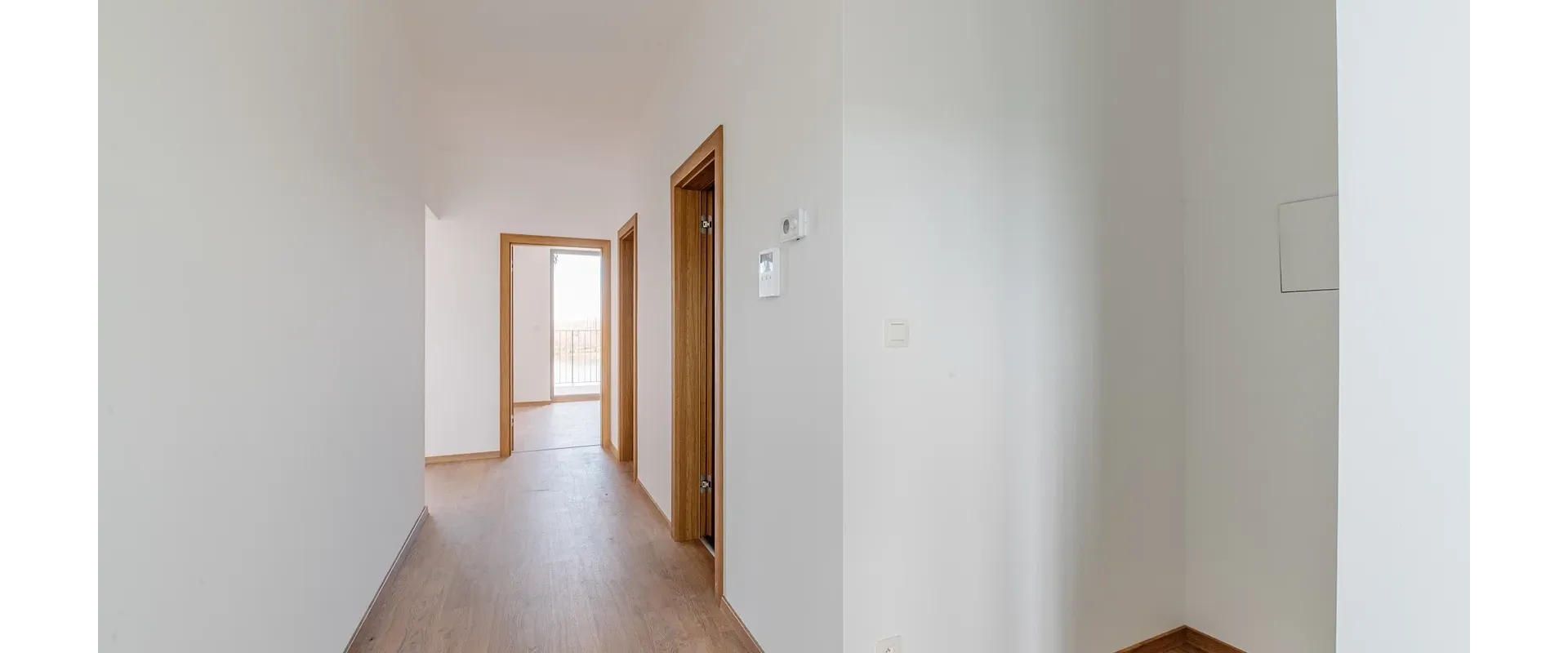 BLUE WAVE | 2-IZBOVÝ APARTMÁN S LOGGIOU 18m² | VÝHĽAD NA VÁH