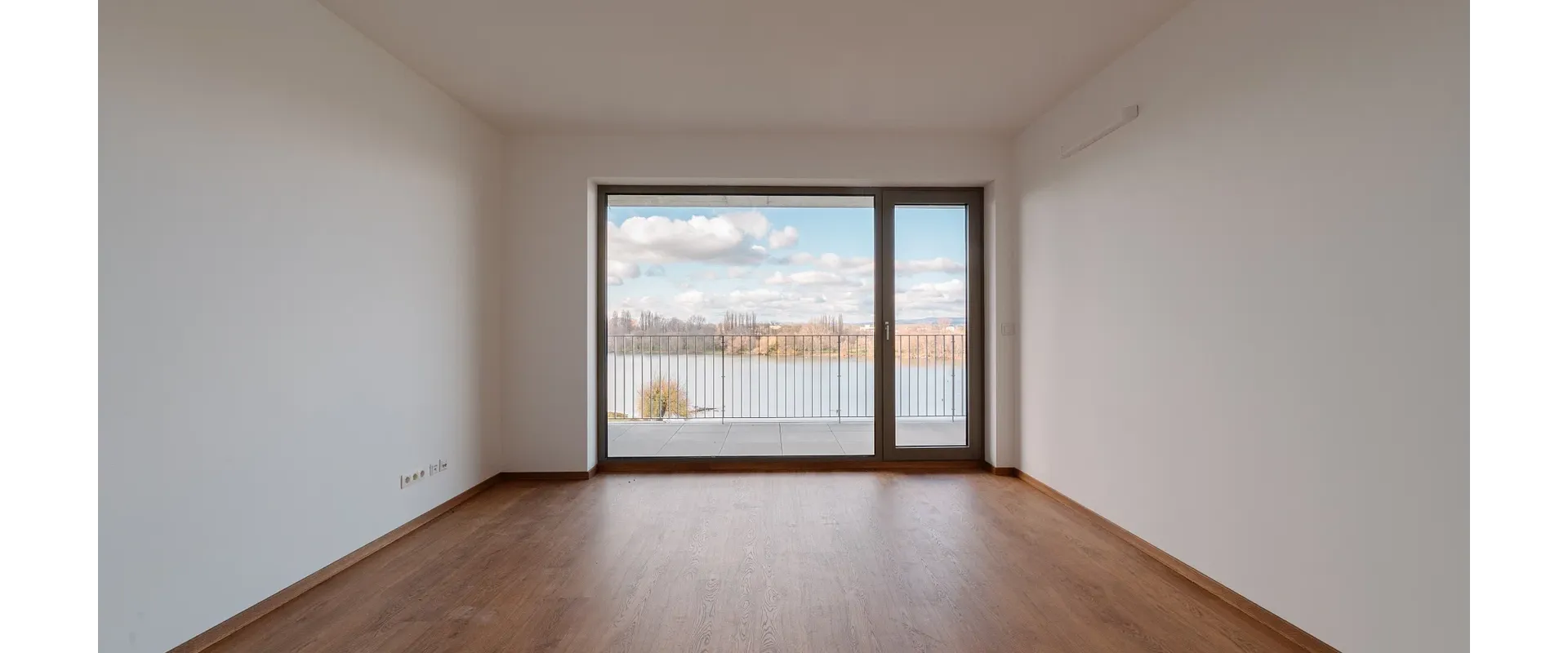 BLUE WAVE | 2-IZBOVÝ APARTMÁN S LOGGIOU 18m² | VÝHĽAD NA VÁH