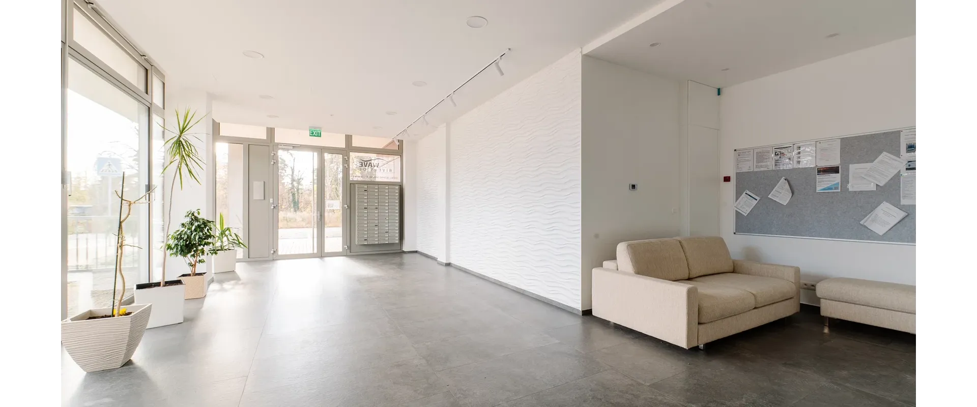 BLUE WAVE | 2-IZBOVÝ APARTMÁN S LOGGIOU 18m² | VÝHĽAD NA VÁH