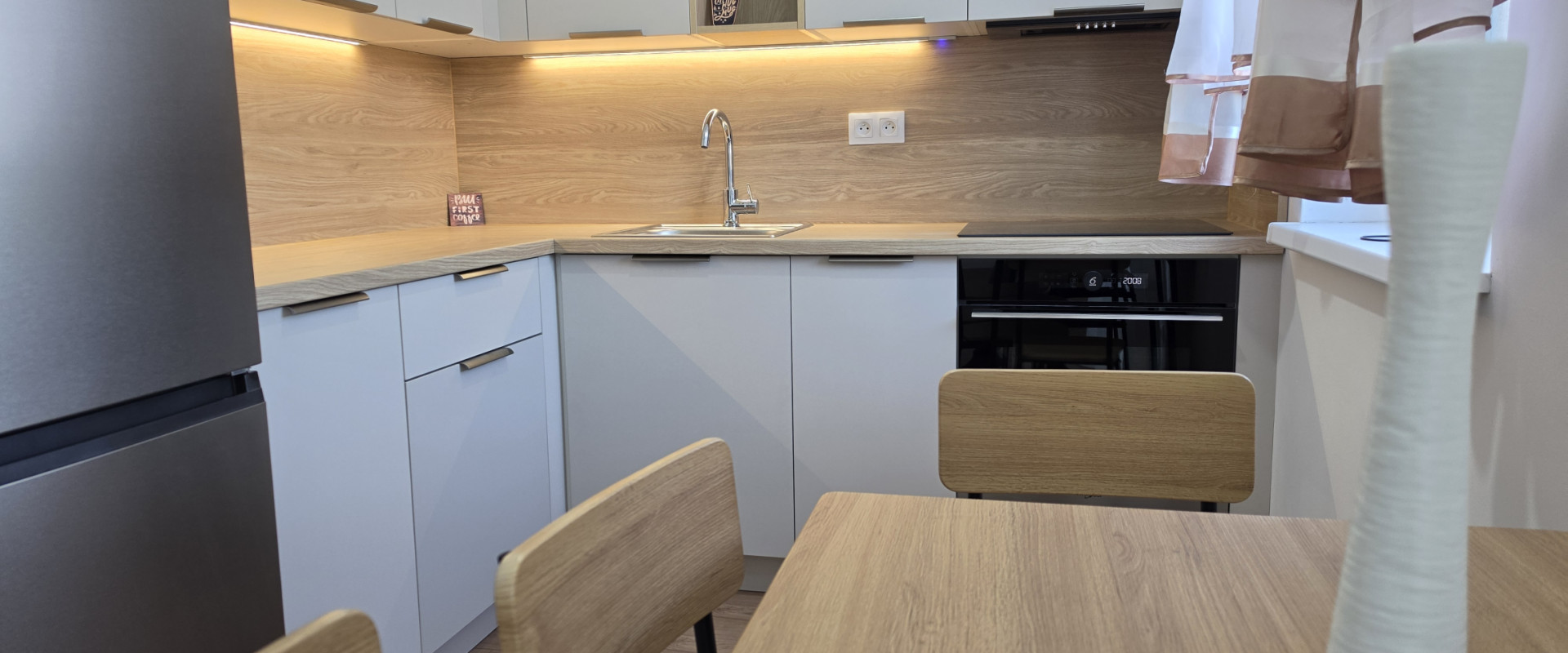 PRENÁJOM 1-izbový byt s balkónom, parkovaním a pivnicou