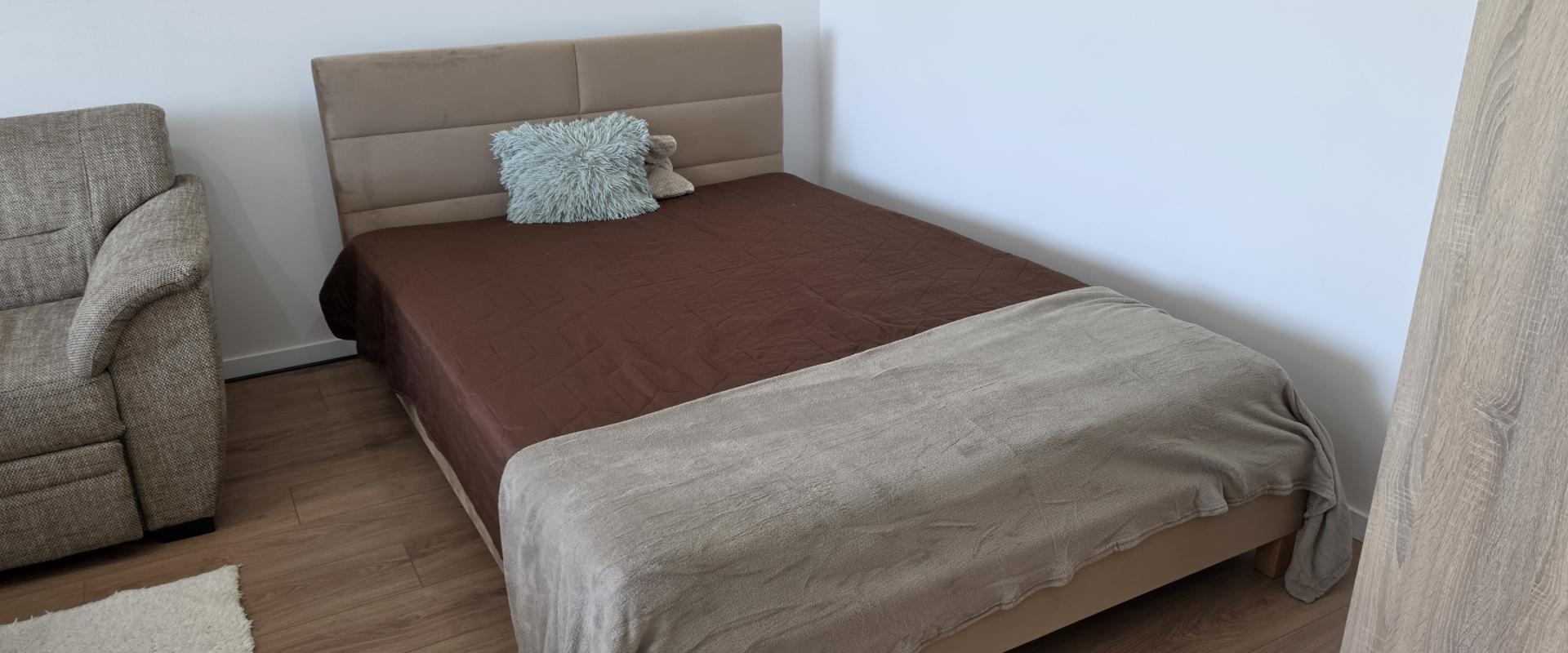 PRENÁJOM 1-izbový byt s balkónom, parkovaním a pivnicou