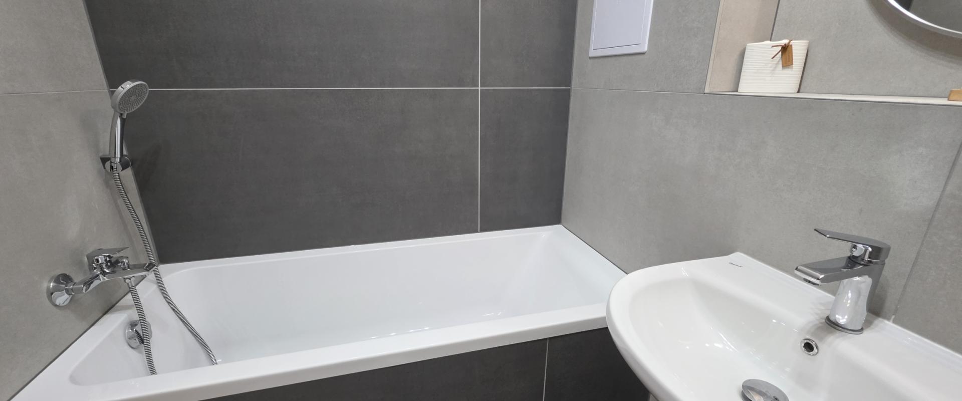 PRENÁJOM 1-izbový byt s balkónom, parkovaním a pivnicou