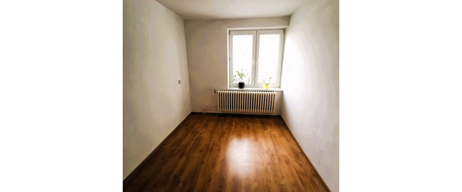 Na predaj priestranný 3-izbový tehlový byt 80 m²  + garáž – ul. J. Gagarina v Stropkove.