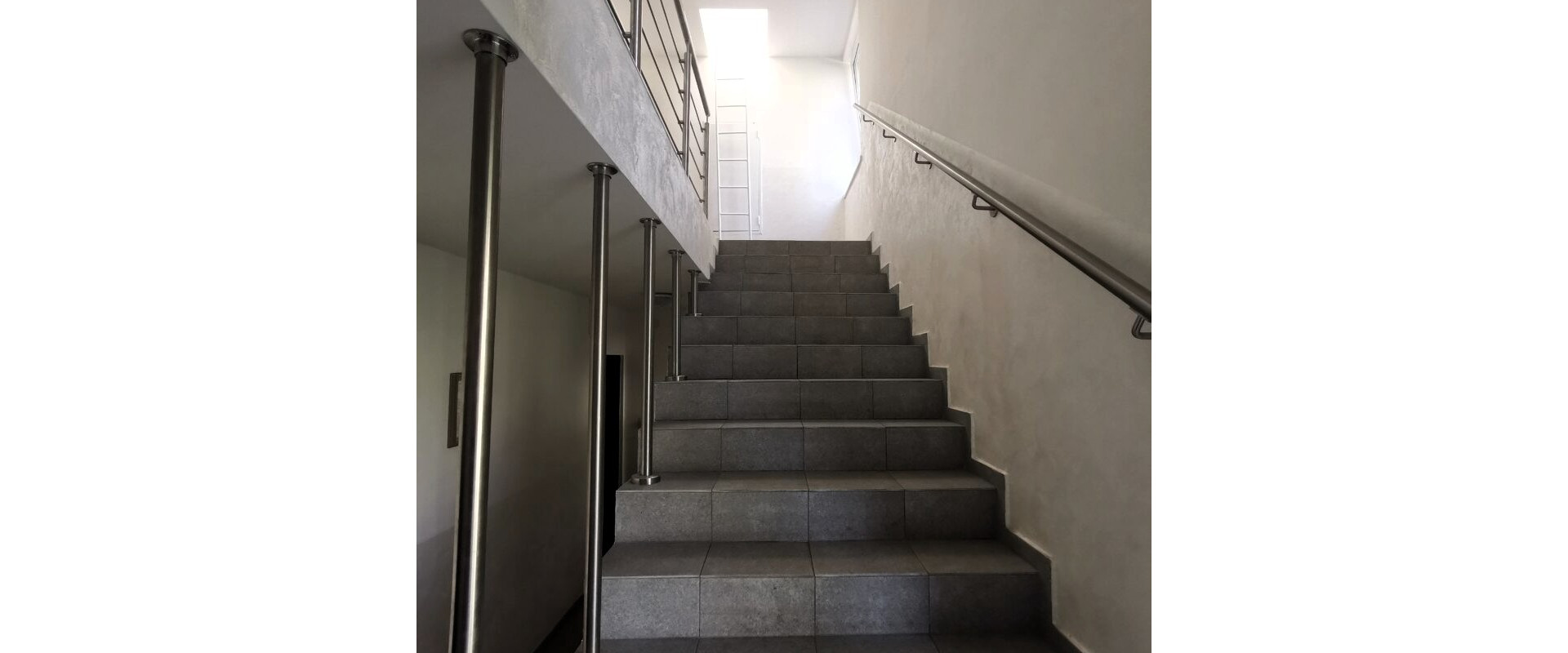 Na predaj priestranný 3-izbový tehlový byt 80 m²  + garáž – ul. J. Gagarina v Stropkove.