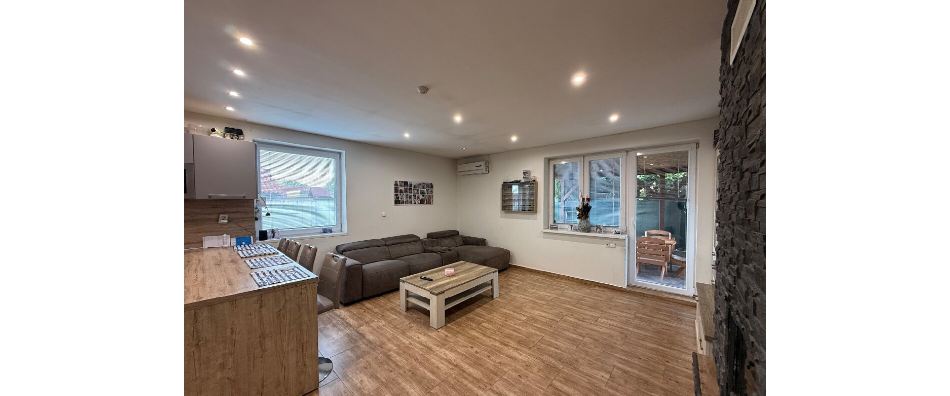 Rodinný dom s veľkou garážou, bazénom a súkromím– Golianovo