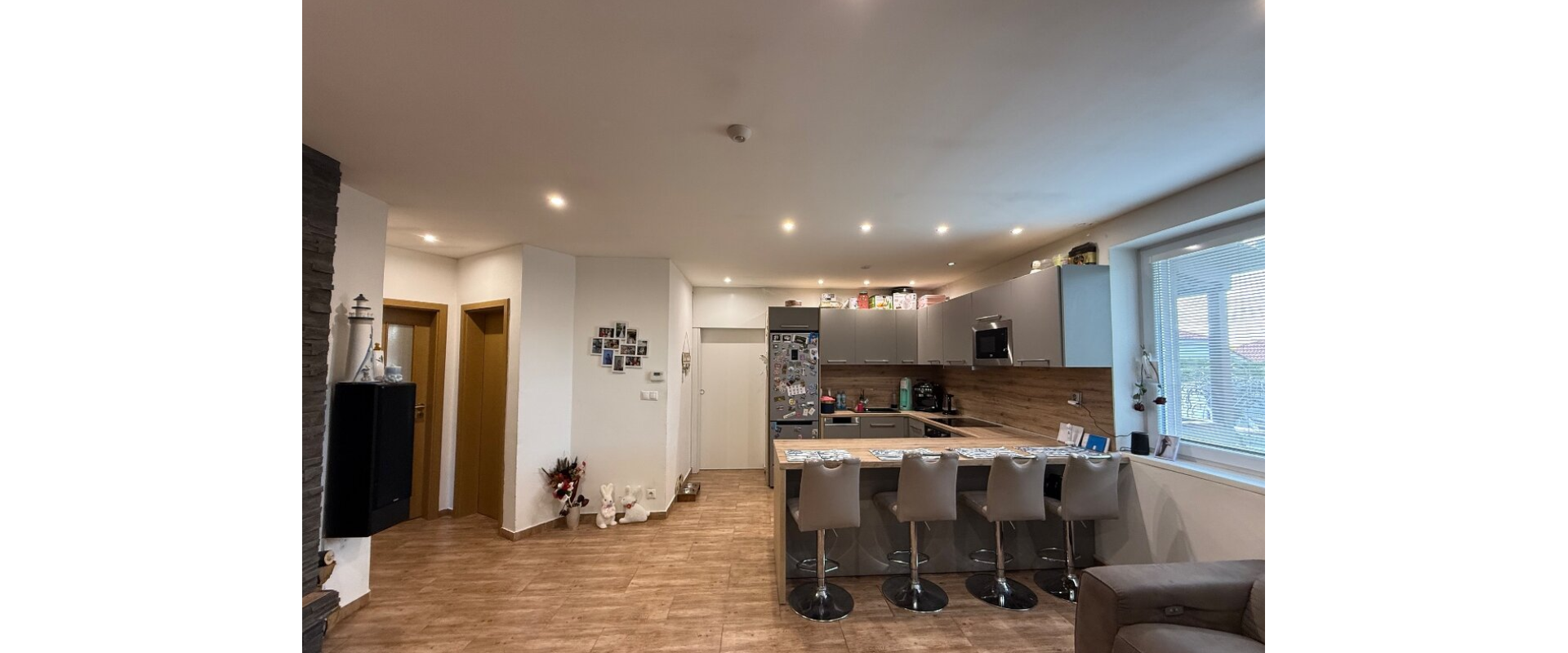 Rodinný dom s veľkou garážou, bazénom a súkromím– Golianovo