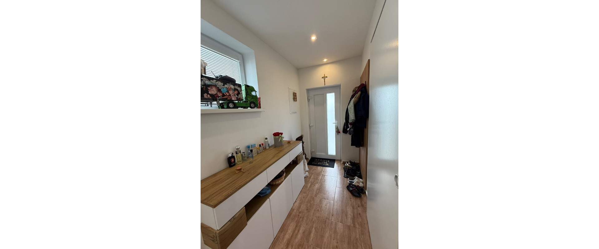 Rodinný dom s veľkou garážou, bazénom a súkromím– Golianovo