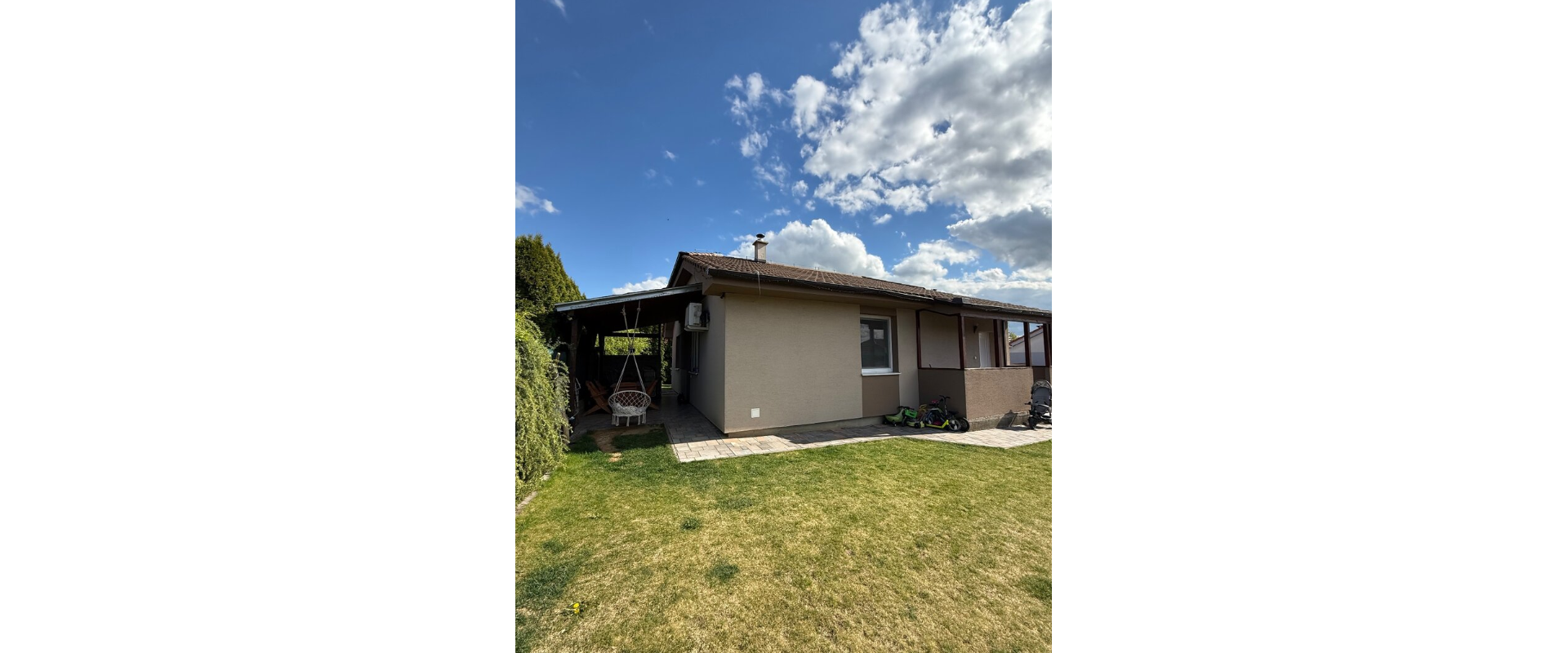 Rodinný dom s veľkou garážou, bazénom a súkromím– Golianovo