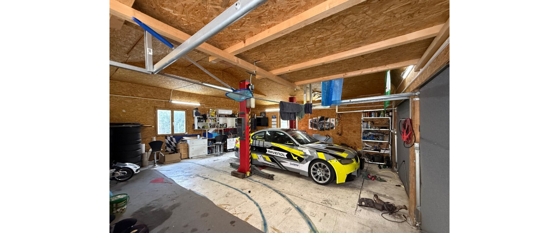 Rodinný dom s veľkou garážou, bazénom a súkromím– Golianovo