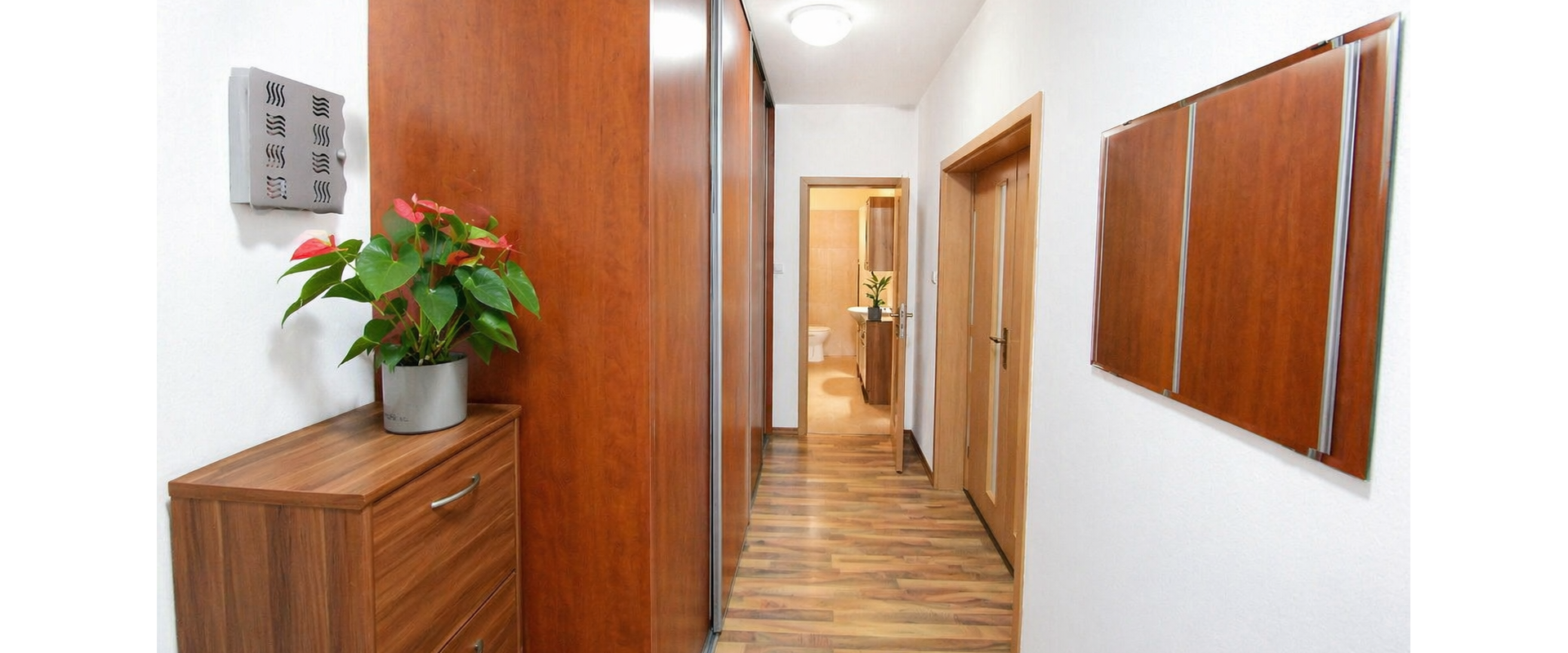 2-izbový byt s balkónom, zariadený – Most pri Bratislave