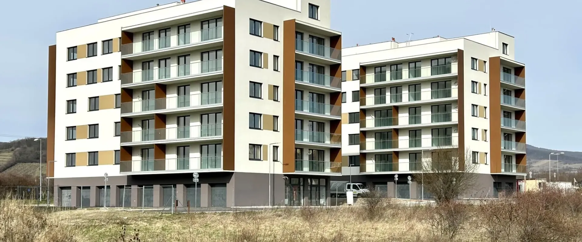 2 izb. byt PRENÁJOM PEZINOK S PARKOVACÍM miestom v cene