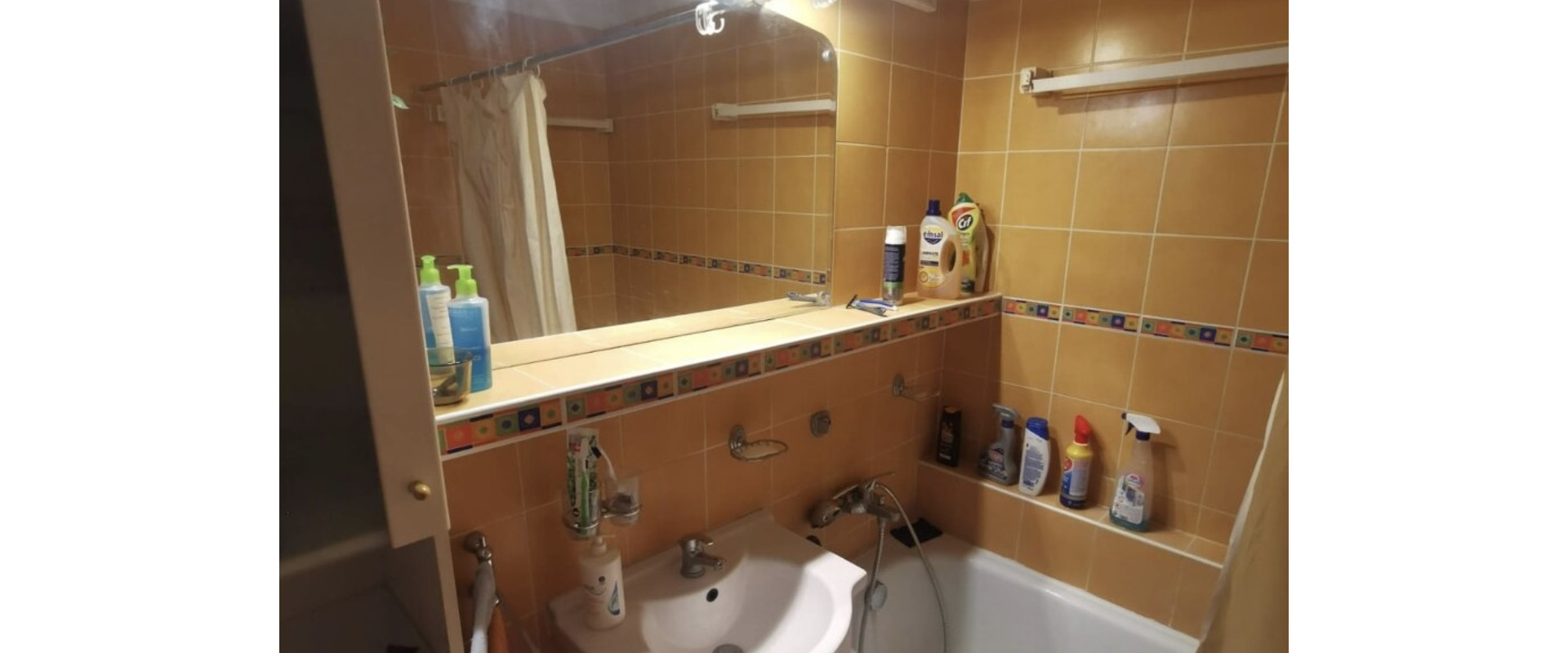 Prenájom veľkej izby v 3-izbovom byte v Podlaviciach