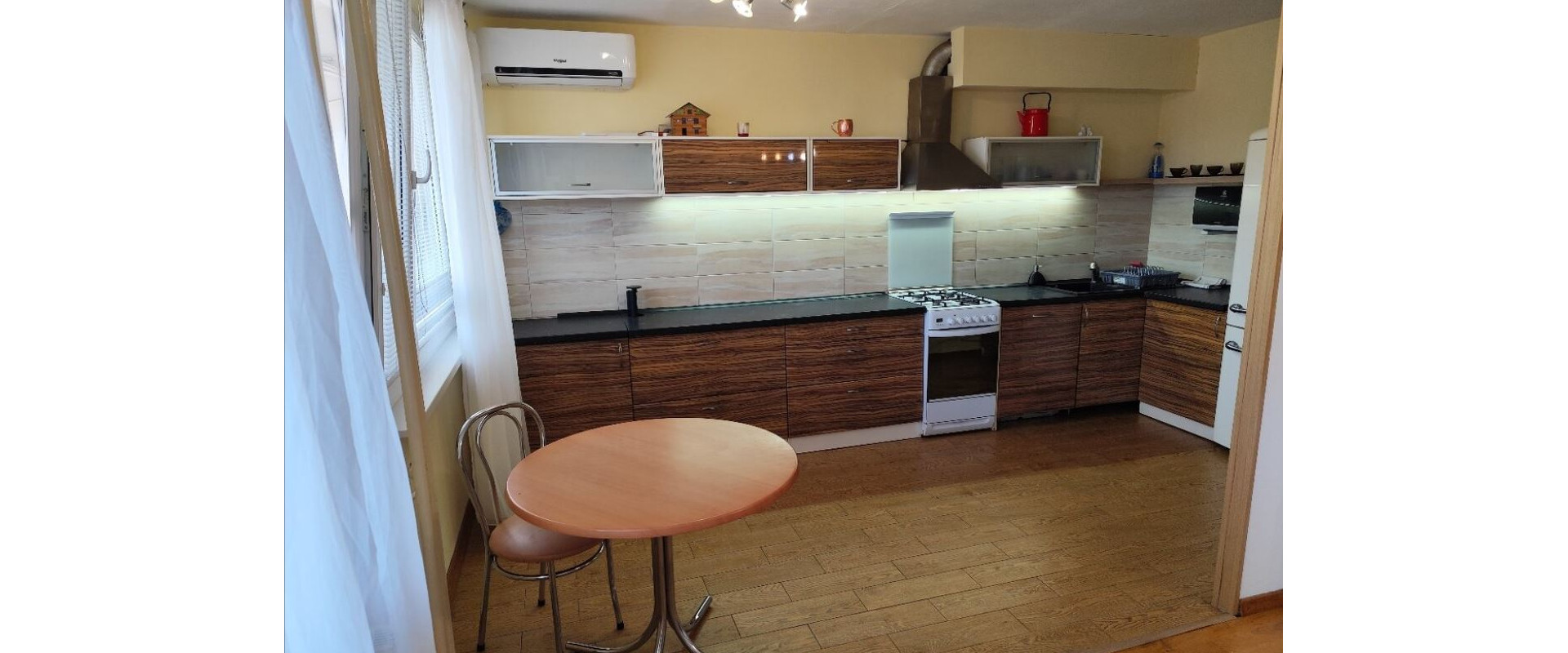 PONUKA PRENÁJMU: Kompletne zariadený 3-izbový byt.