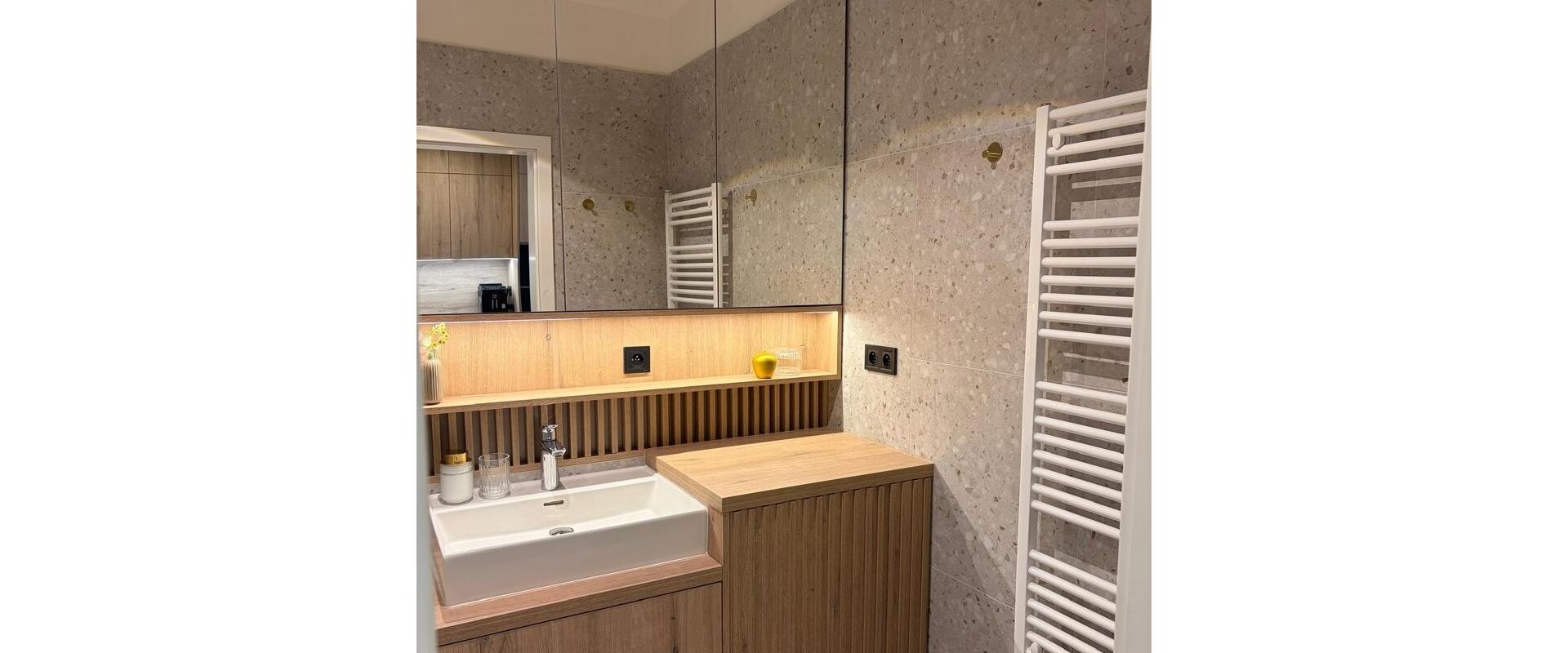 2 izb. byt PRENÁJOM - BERNOLÁKOVO s balkónom, klimatizáciou a parkovacím miestom