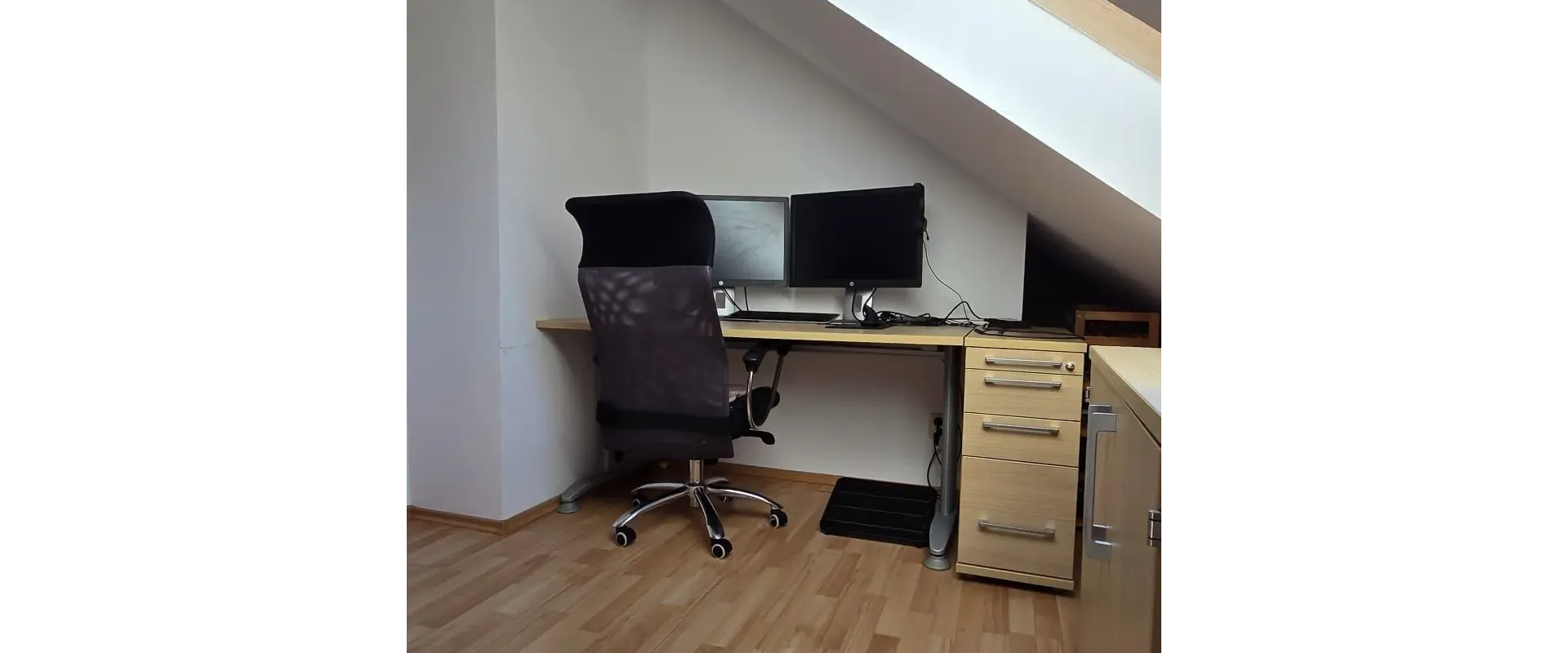 Rozľahlý 4-izb. podkrovný byt s vlastnou garážou - Bôrik, ZA