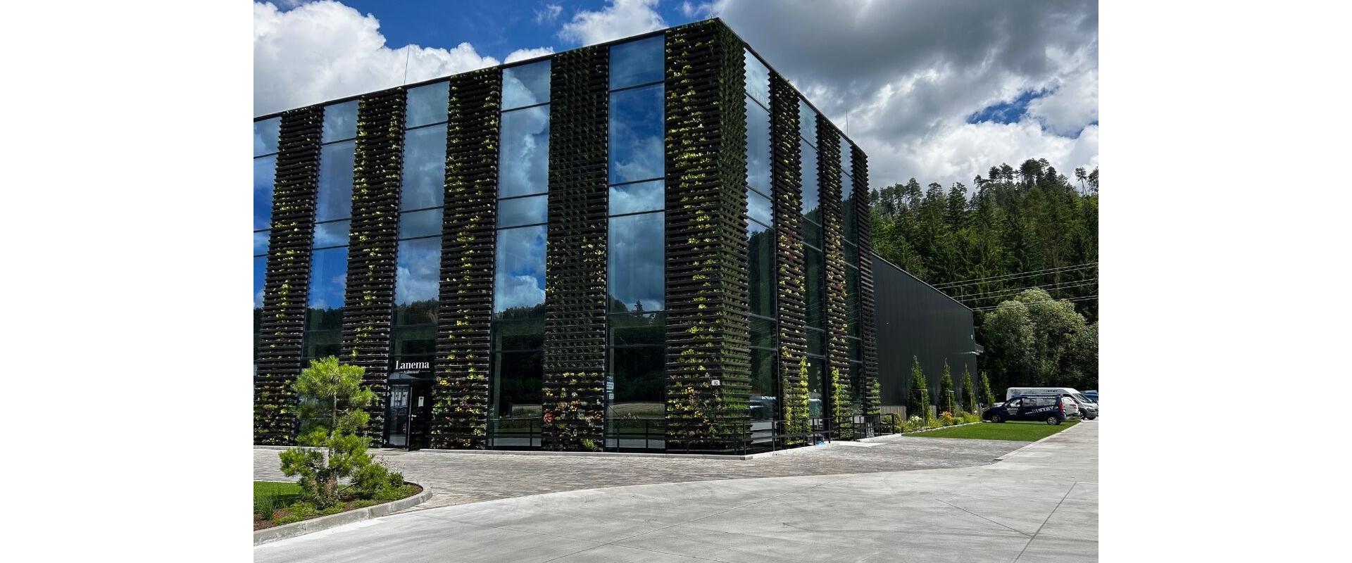 REPREZENTATÍVNY SHOWROOM - kancelárie s veľkou terasou
