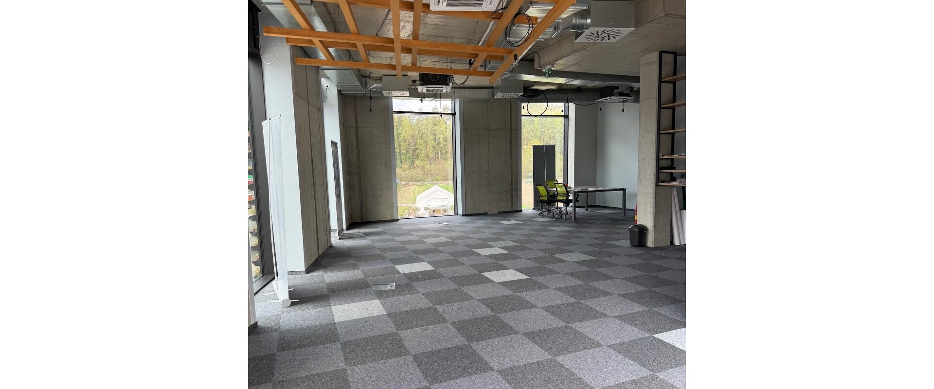 REPREZENTATÍVNY SHOWROOM - kancelárie s veľkou terasou