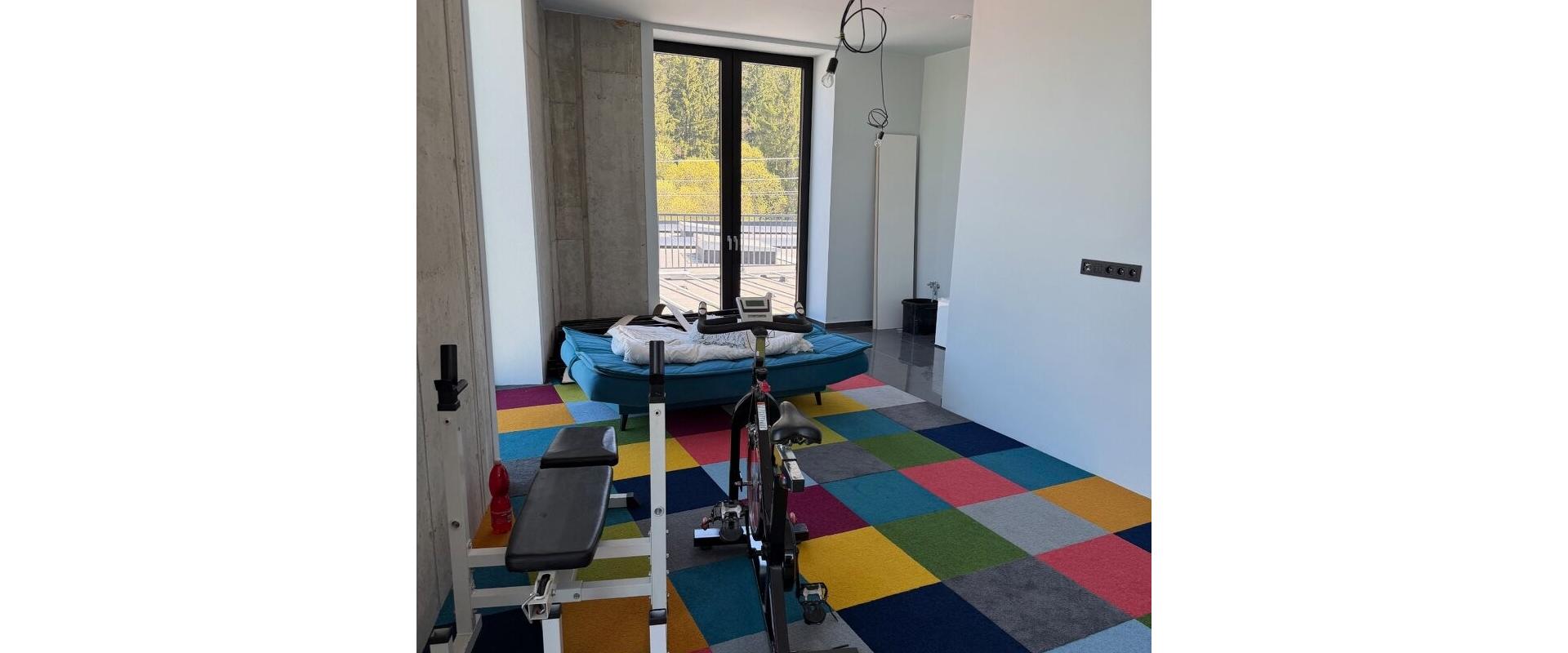 REPREZENTATÍVNY SHOWROOM - kancelárie s veľkou terasou