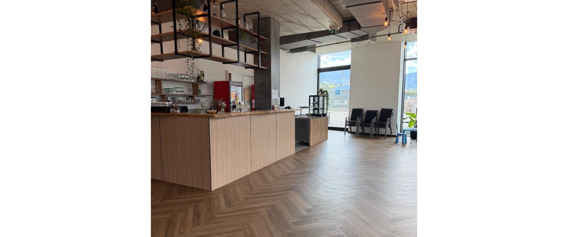 REPREZENTATÍVNY SHOWROOM - kancelárie s veľkou terasou