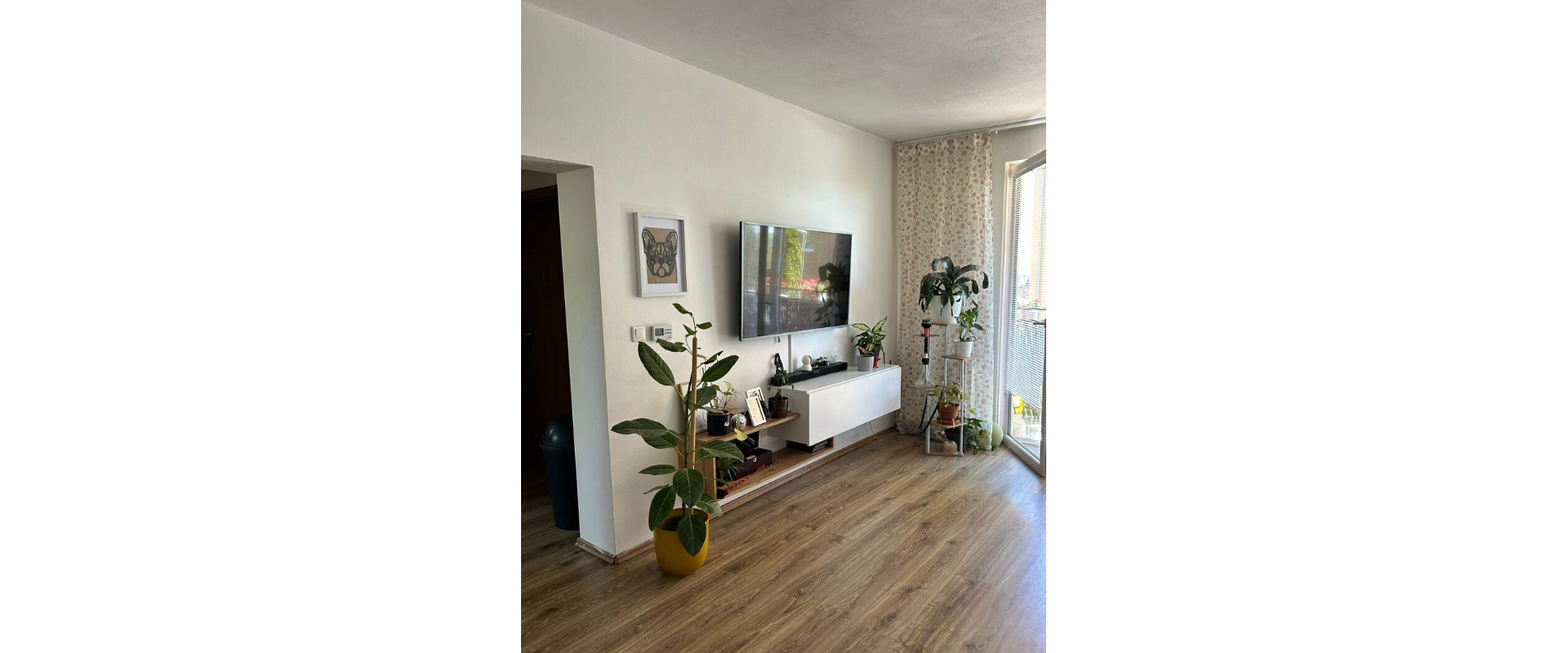 PRIESTRANNÝ 3-IZBOVÝ BYT S BALKÓNOM, PARKOVANÍM